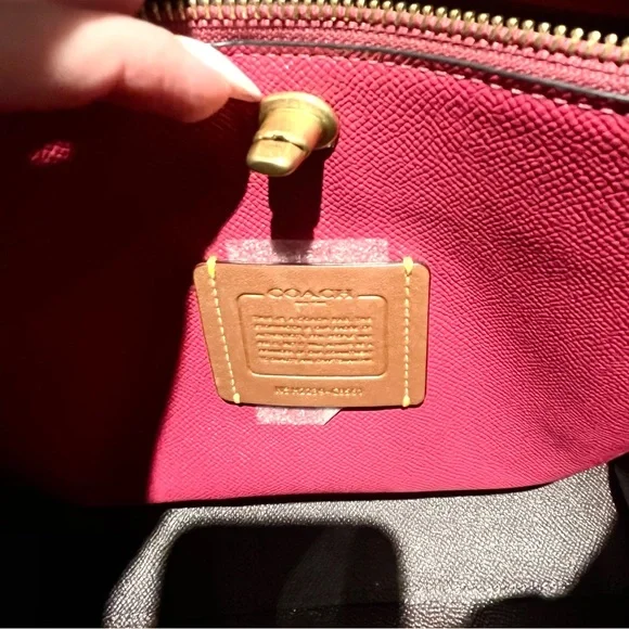 Coach 24 Willow Berry Handle & Strap Tote - Picture 6 of 13